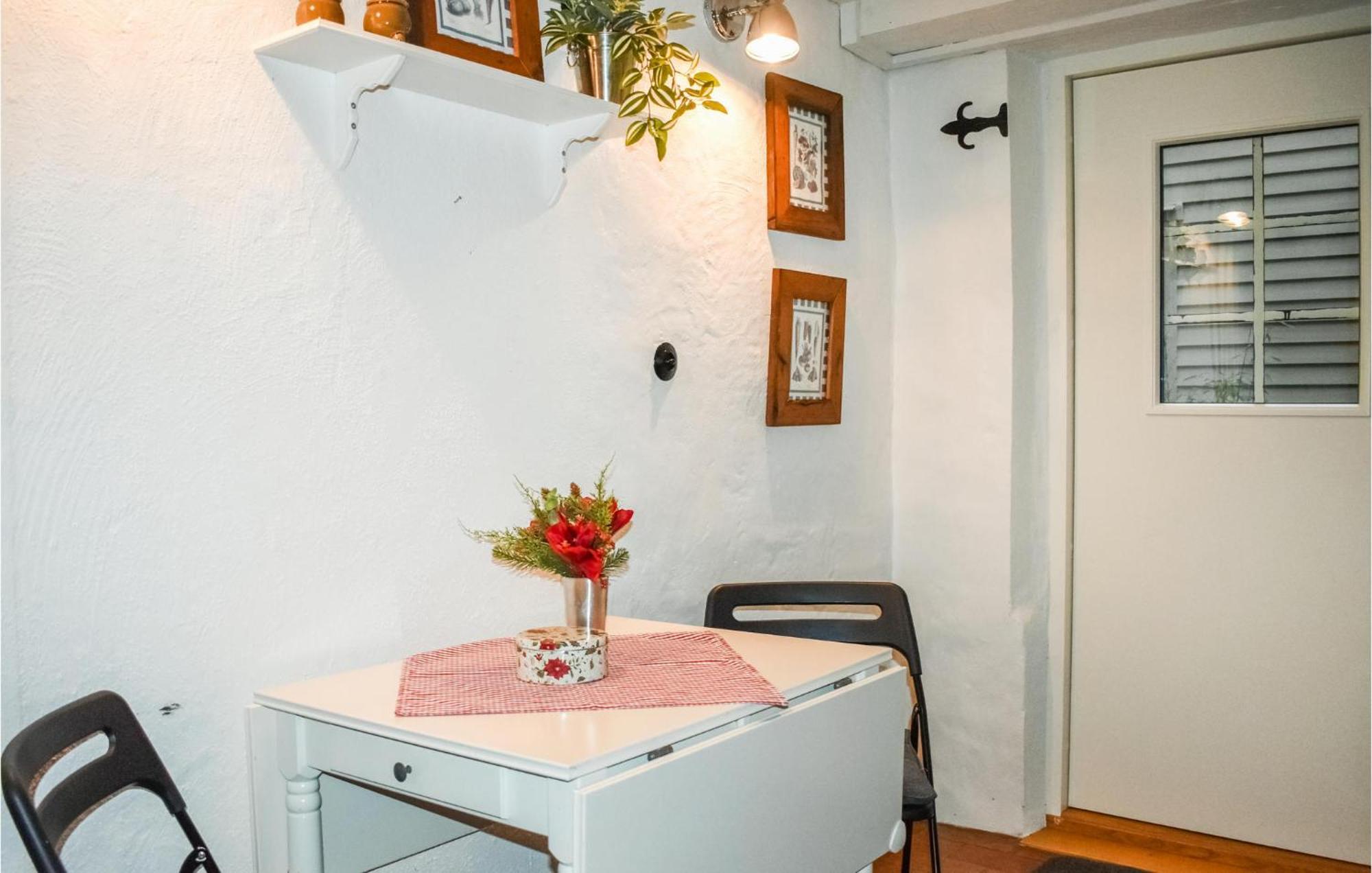 1 Bedroom Amazing Apartment In 斯塔德 外观 照片
